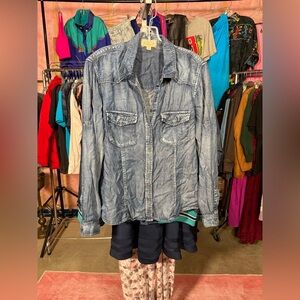 Cloth & Stone Blue Denim Button Down Shirt Large Roll Tab Sleeve Chambray P2P 20